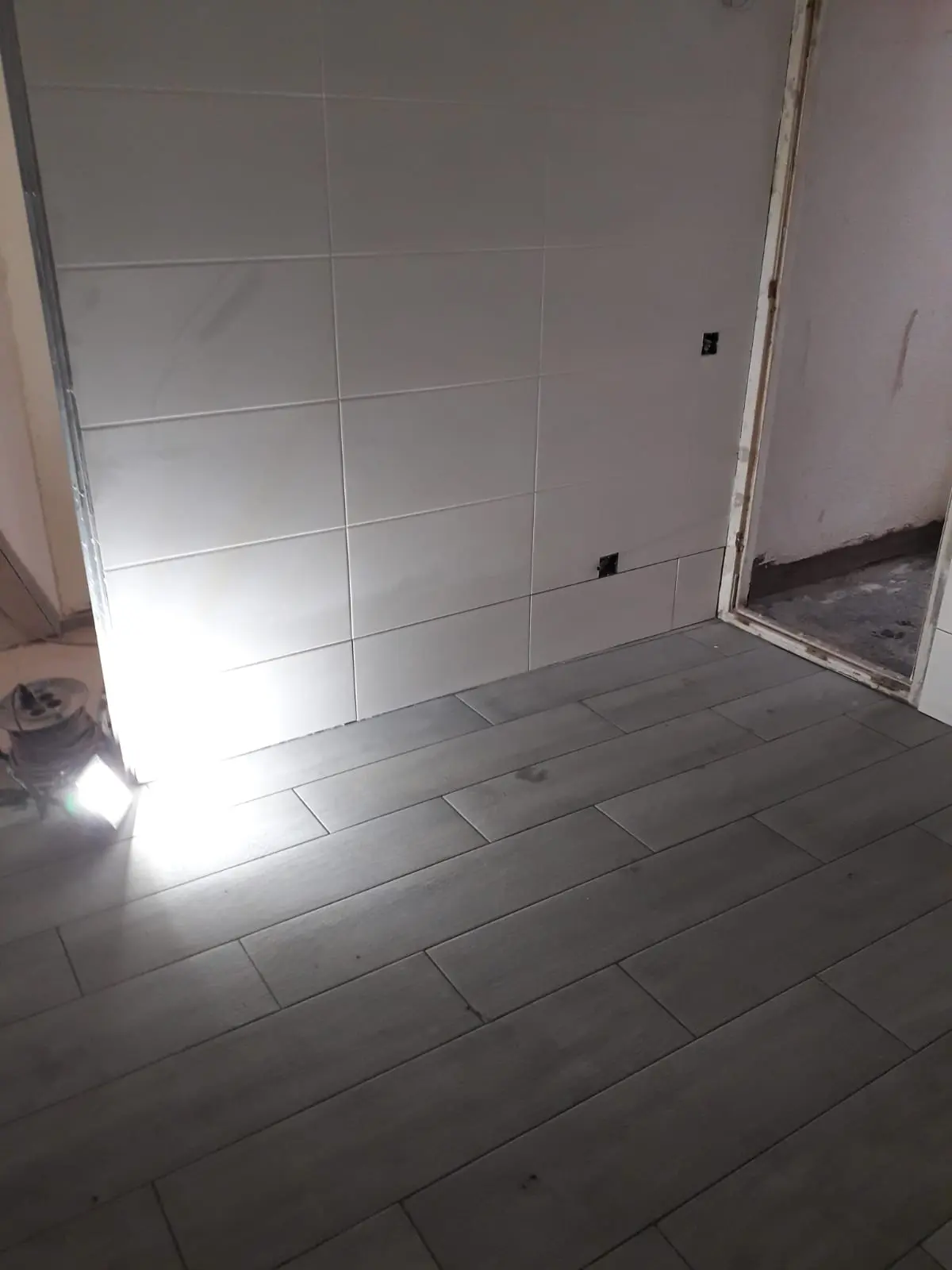 Renovare Living cu Montaj Pardoseală Nouă - Geoalex