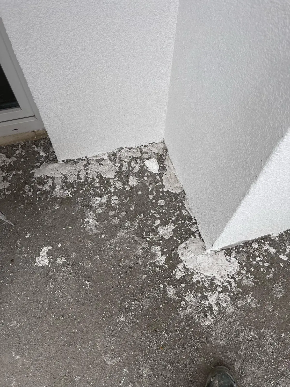 Finisare Bucătărie Modernă cu Mobilier Gri și Blat Marmură - Geoalex