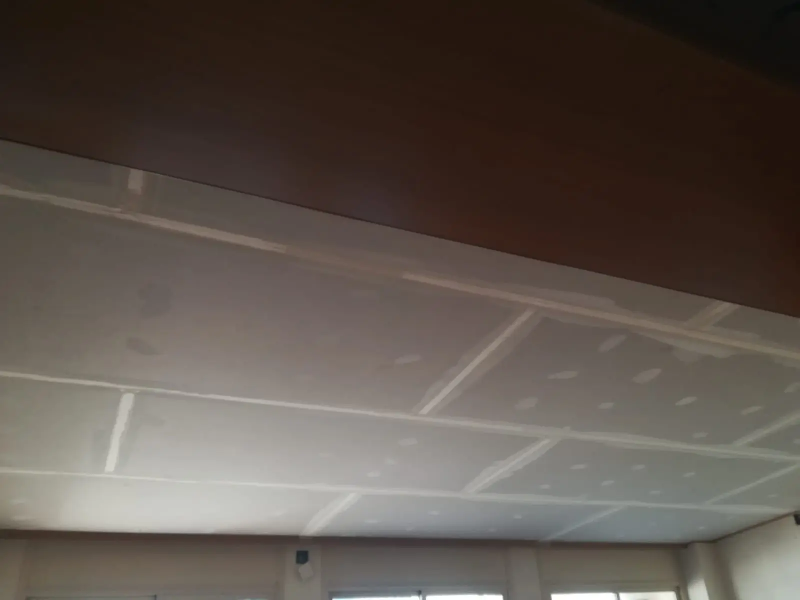 Demolare Extinsă Pereți și Tavane Expunând Structura - Geoalex